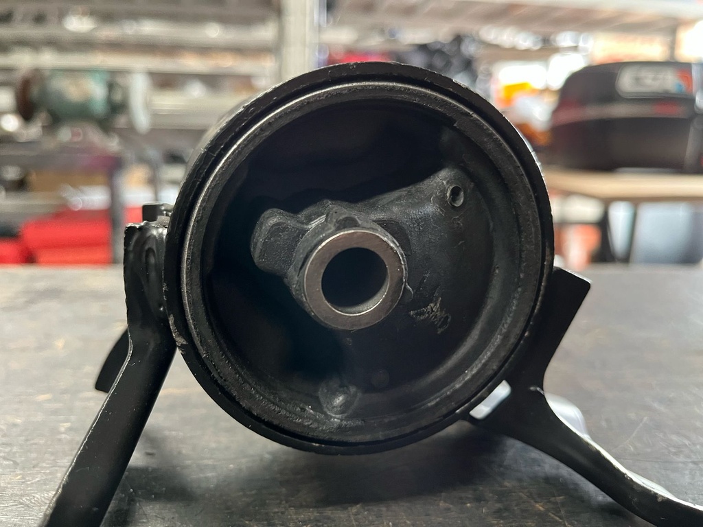 Soporte de Transmision Compass (MK) L4 2.0L 2.4L 2007-2016 / Patriot (MK) L4 2.0L 2.4L 2007-2016.