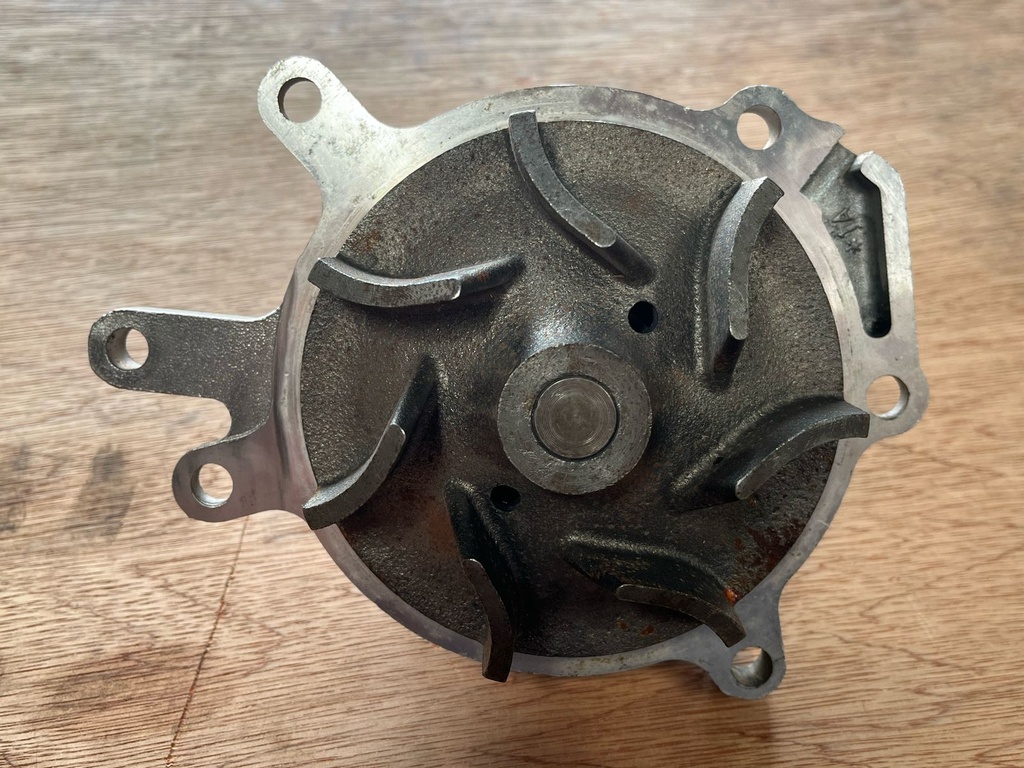Bomba de Agua Chevrolet Duramax Turbo Diesel 6.6L 2006-2016.