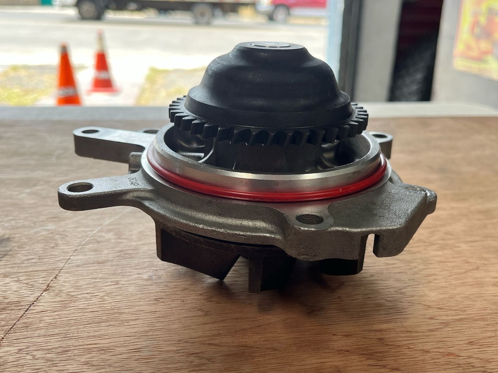 Bomba de Agua Chevrolet Duramax Turbo Diesel 6.6L 2006-2016.
