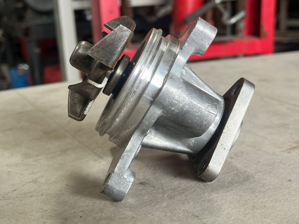 Bomba de Agua Ford EcoSport 2.0L 2001-2020 / Escape 2.0L 2.5L 2001-2020 / Mazda 3 / 5 / 6 2.0L / 2.3L / 2.5L 2007-2017.