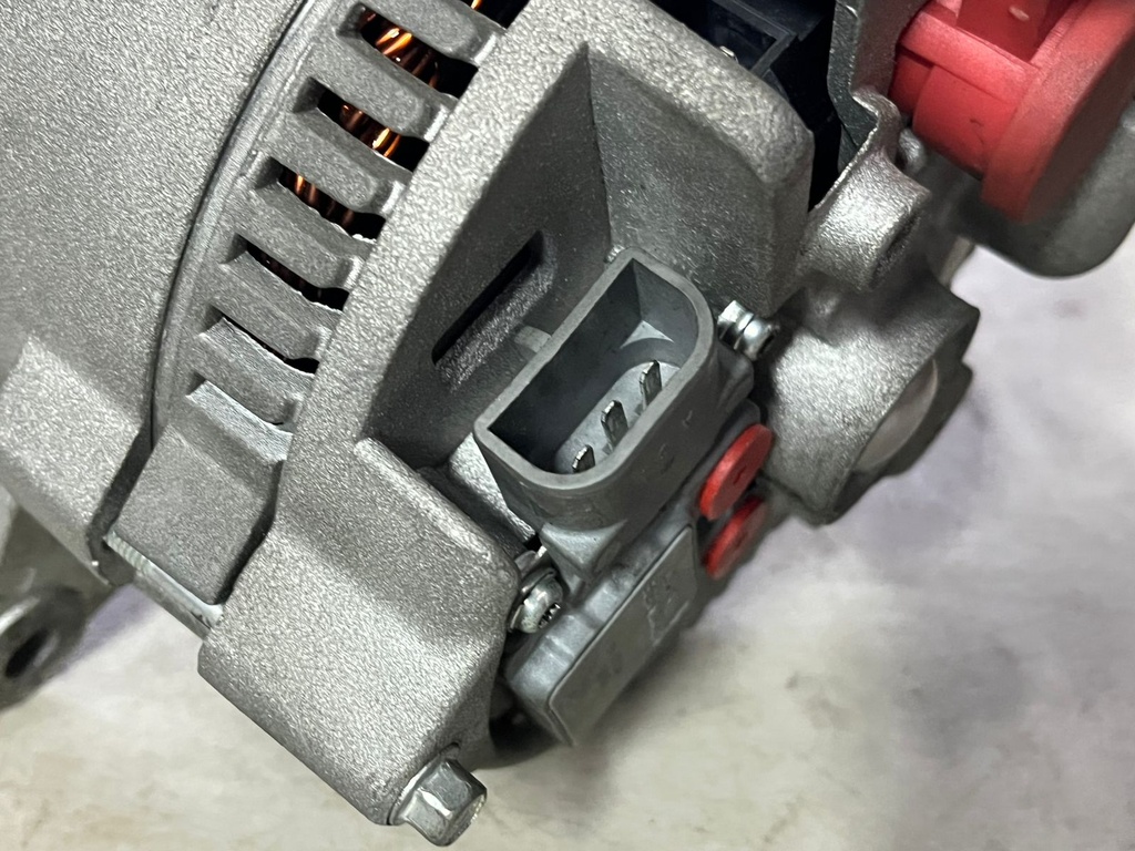 Alternador de 130AMP Ford 5.4L V8 F250 1997-2008 / F350 1999-2008 / Excursion 2000-2005 / E150 / E250 / E350 2003-2004.