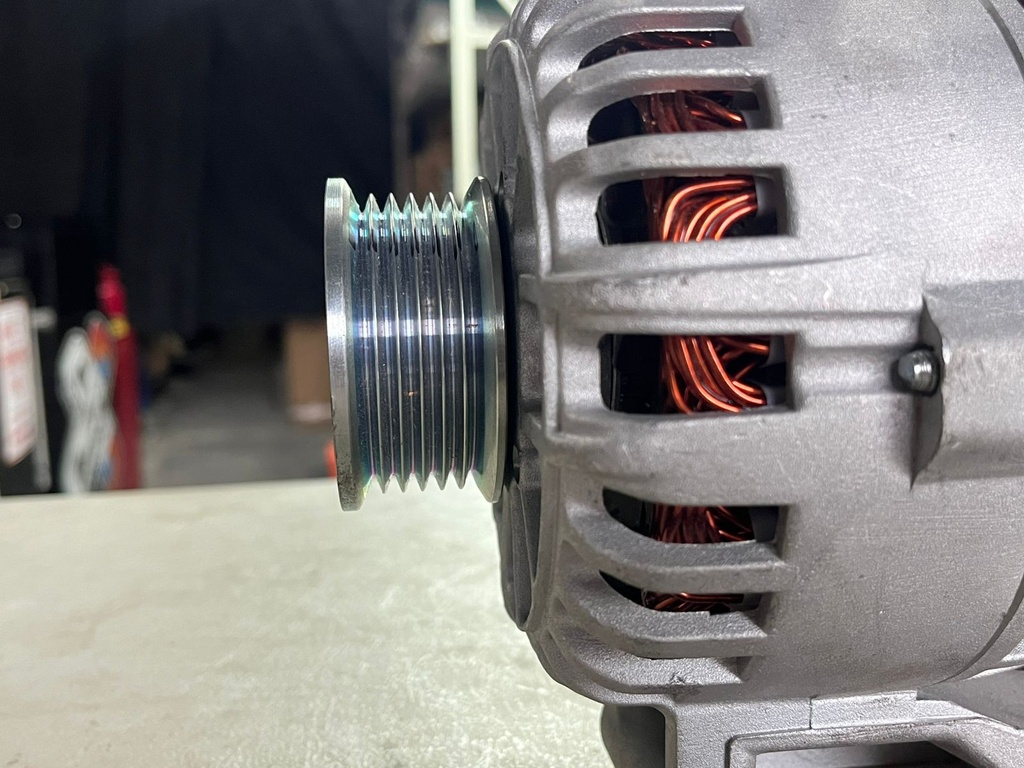 Alternador de 135AMP Ford 6.0L F-250 SUPER DUTY 2003-2005 / F-350 SUPER DUTY 2003-2005 / F-450 SUPER DUTY 2003-2005.