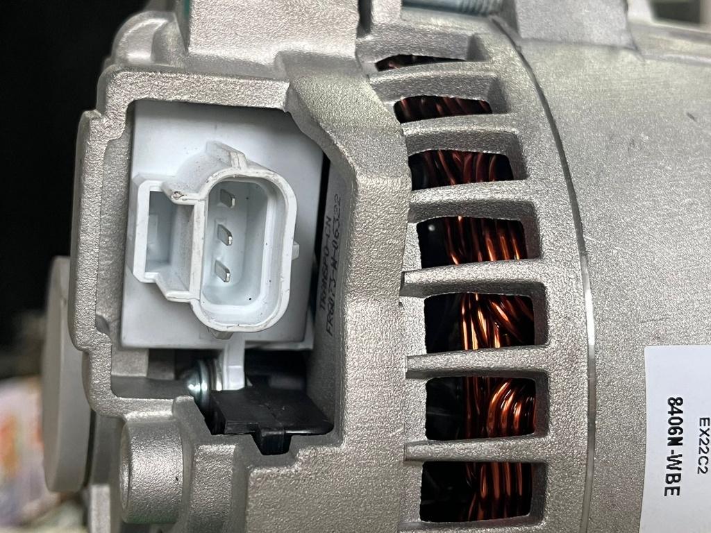 Alternador de 135AMP Ford 6.0L F-250 SUPER DUTY 2003-2005 / F-350 SUPER DUTY 2003-2005 / F-450 SUPER DUTY 2003-2005.