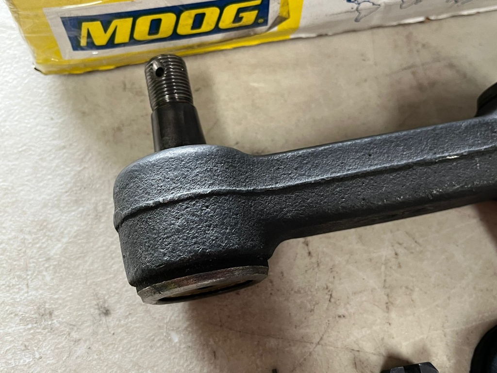 Brazo Tensor de Dirección Chevrolet Blazer 2WD 1969-1974 / C10 1975-1982 / K5 Blazer 2WD 1975-1982 / C10 Pickup 1967-1974.