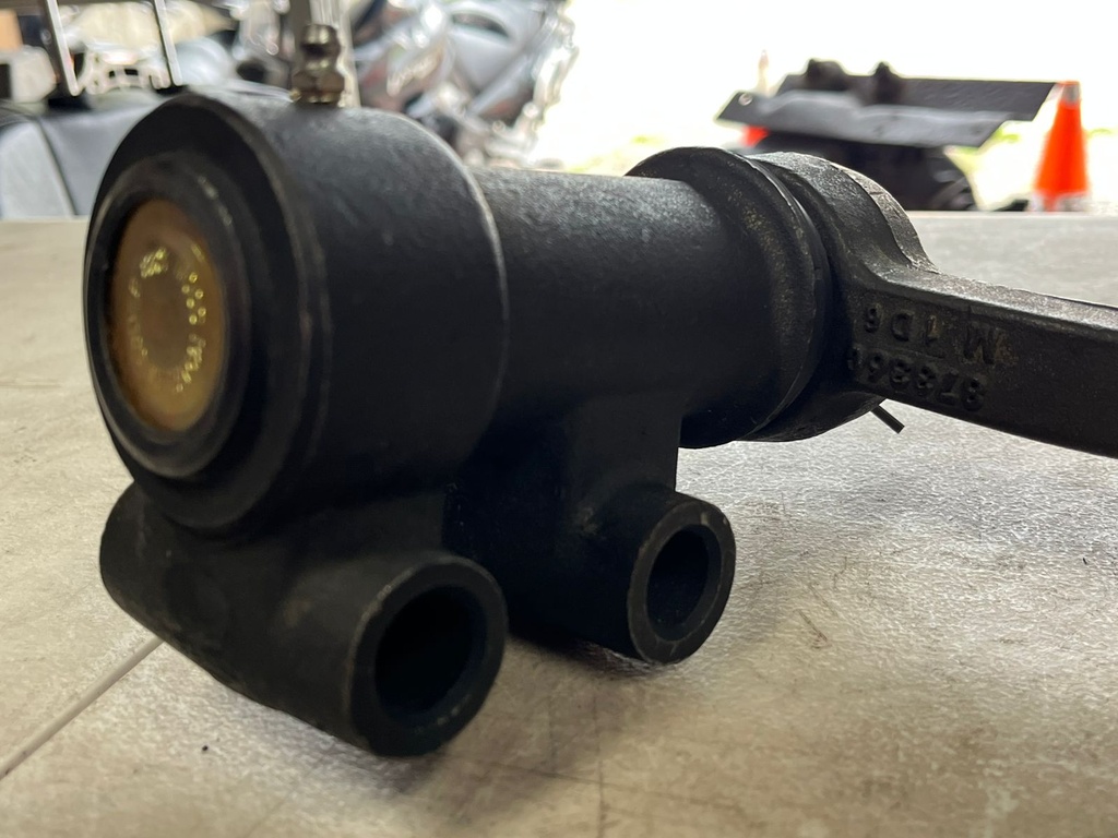 Brazo Tensor de Dirección Chevrolet Silverado 2500HD / 3500HD 2011-2019 / GMC Sierra 2500HD / 3500HD 2011-2019.