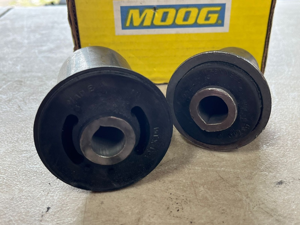 Bushing de Tijereta Inferior Dodge Ram 1500 2WD 2002-2005 / Ram 2500 2WD / RAM 3500 2WD 2003-2005.