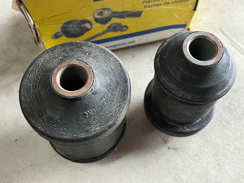 Bushing de Tijereta Inferior Ford F150 4WD 1997-2003 / F250 4WD 1997-1999 / Expedition 4WD 1997-2002.