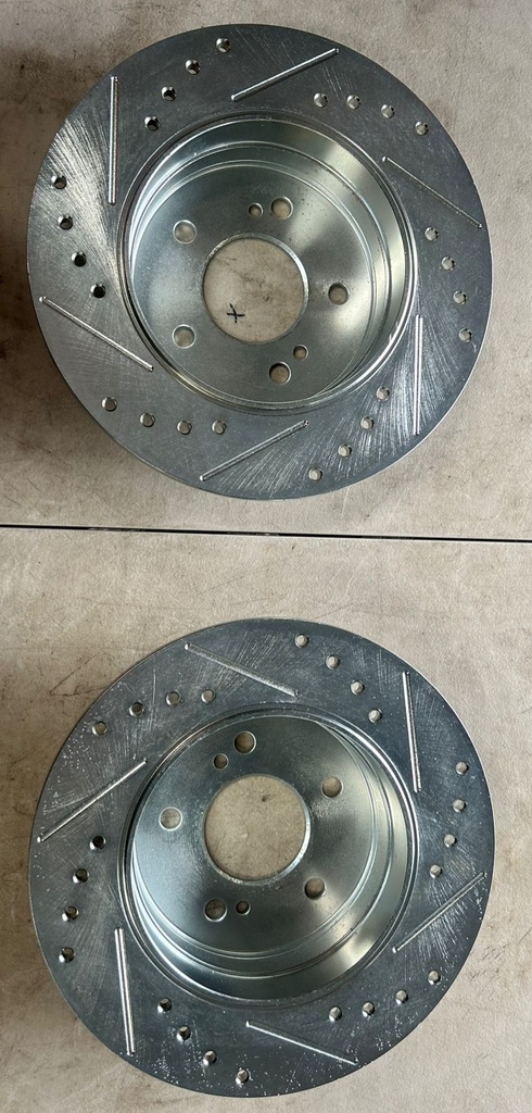 Discos traseros Perforados / Sólidos para Mercedes benz 300CE 1990 a 1993 / 300E 1993 / 300TE 1990 a 1992 / C230 1999 al 2007 / C240 2001 al 2005 / C280 1996 al 2000 / E300 1996 a 1997 / E320 1994 a 1995 / SLK230 1998 al 2004 / SLK 280 2006 al 2008 / SKL300 2009 al 2011 / SKL320 2001 al 2004 Diámetro (278mm)