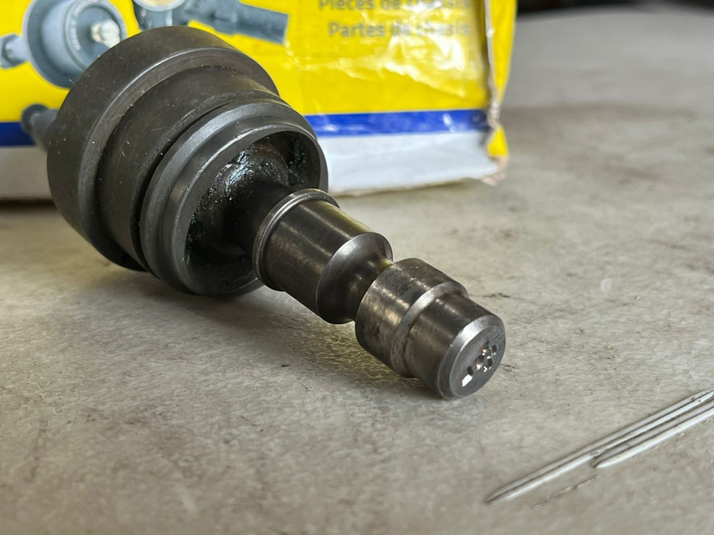 Rotula de Suspensión Superior Ford Ranger 2WD / 4WD 1998-2011 / Mazda B2300 2001-2010 / B2500 1998-2001 / B300 1998-2007 / B4000 1998-2003.