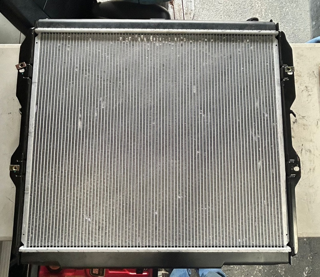 Radiador para Toyota 4.7L Sequoia 2001 al 2007 Tundra 2004 al 2006 (solo Doble cabina)