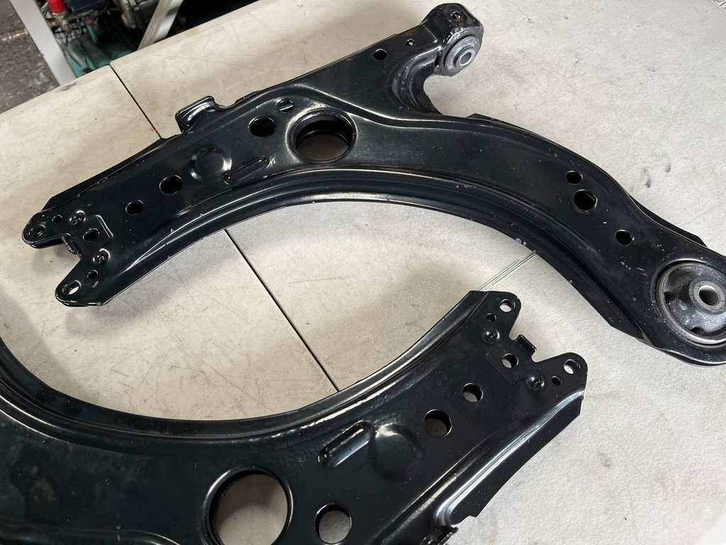 Tijeretas Delanteras Volkswagen Jetta 2001-2004 / Golf 2003-2004 / Type-1 2001-2010.