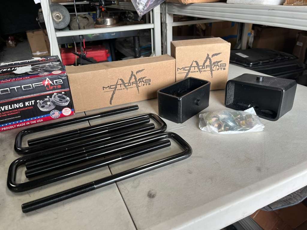 Kit de Levante Chevrolet Silverado 2007-2014 / GMC Sierra 2007-2014. (Delantero: 3" / Trasero: 2")