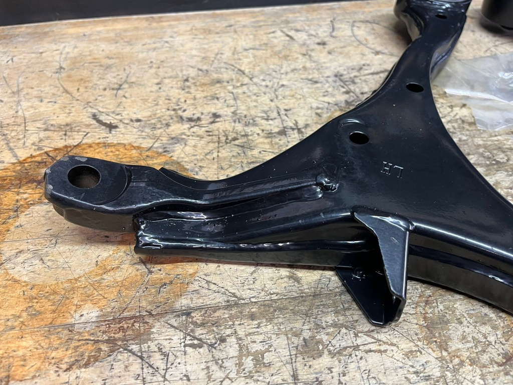 Tijeretas Delanteras Inferiores + Rótulas para Honda CRV 2002-2006. (VERSIÓN USA)