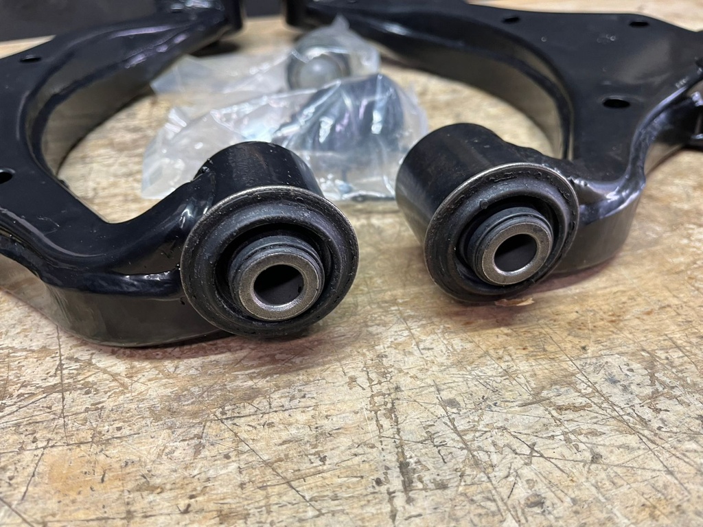 Tijeretas Delanteras Inferiores + Rótulas para Honda CRV 2002-2006. (VERSIÓN USA)