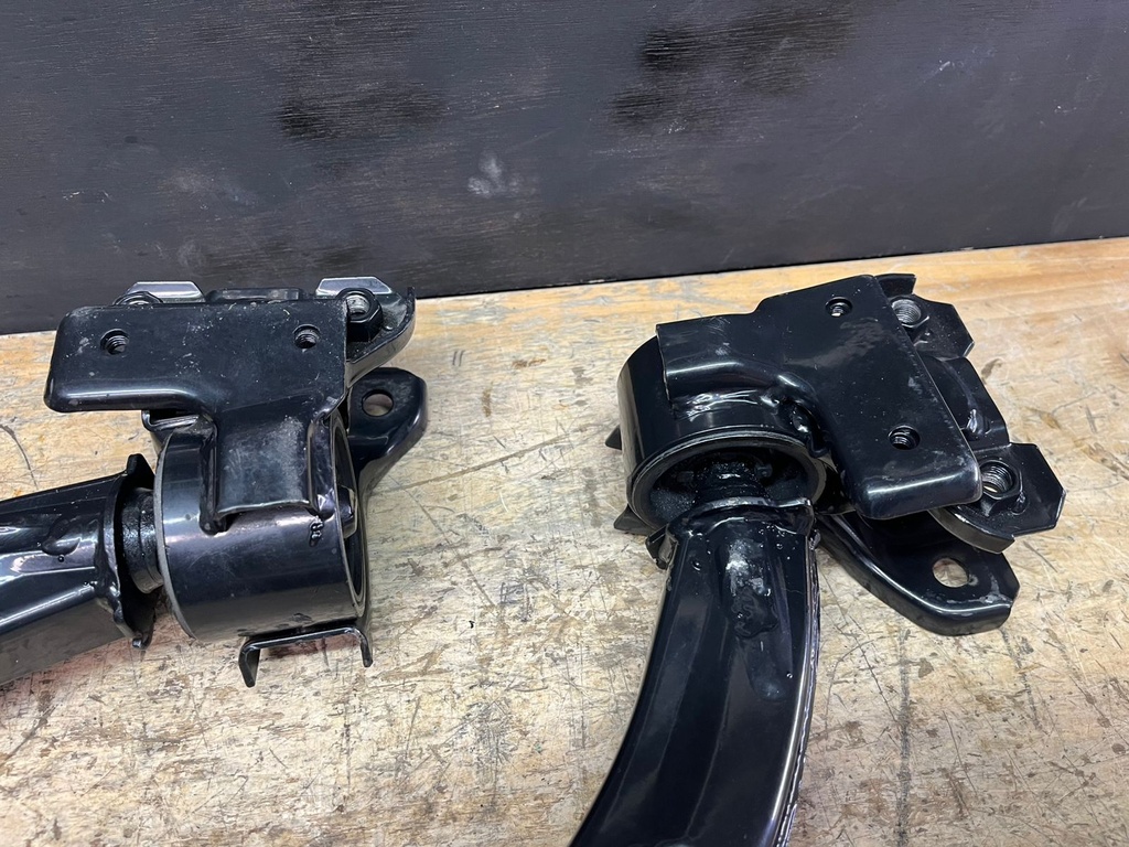 Tijeretas Delanteras Inferiores para Honda CRV 2007-2011.
