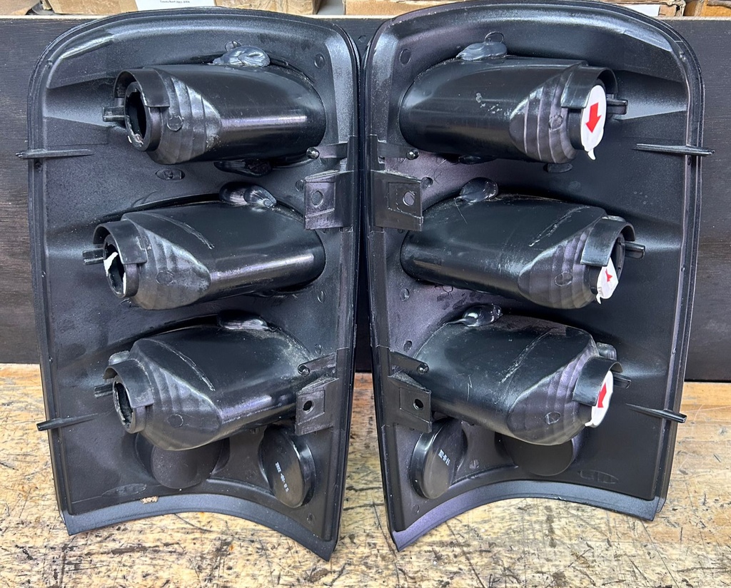 Luces traseras ahumadas para Chevrolet Tahoe / Suburban 2000 al 2006 / GMC Yukon 2000 al 2006