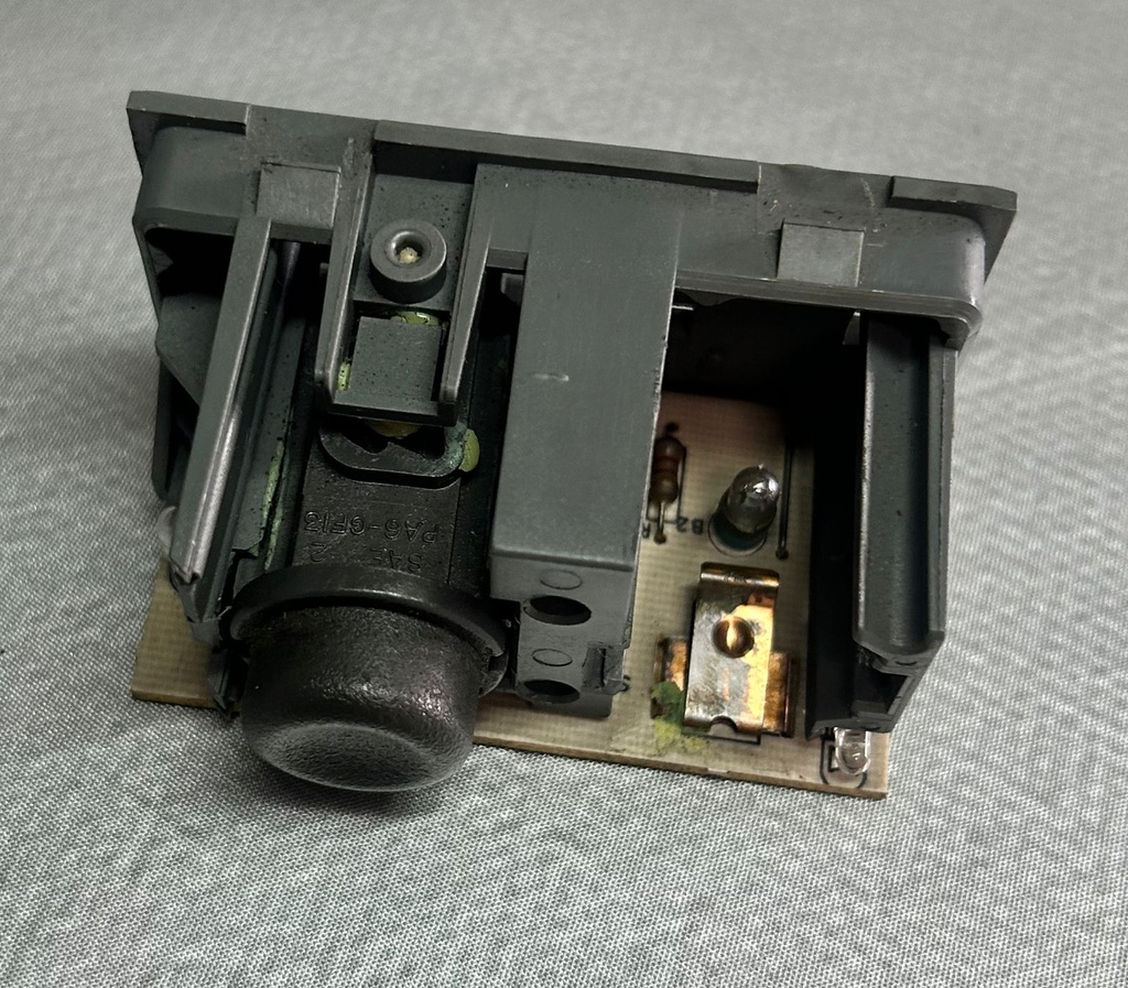 Actuador de luz antiniebla para Chevrolet Silverado / Avalanche 1999 al 2002 (Usado)