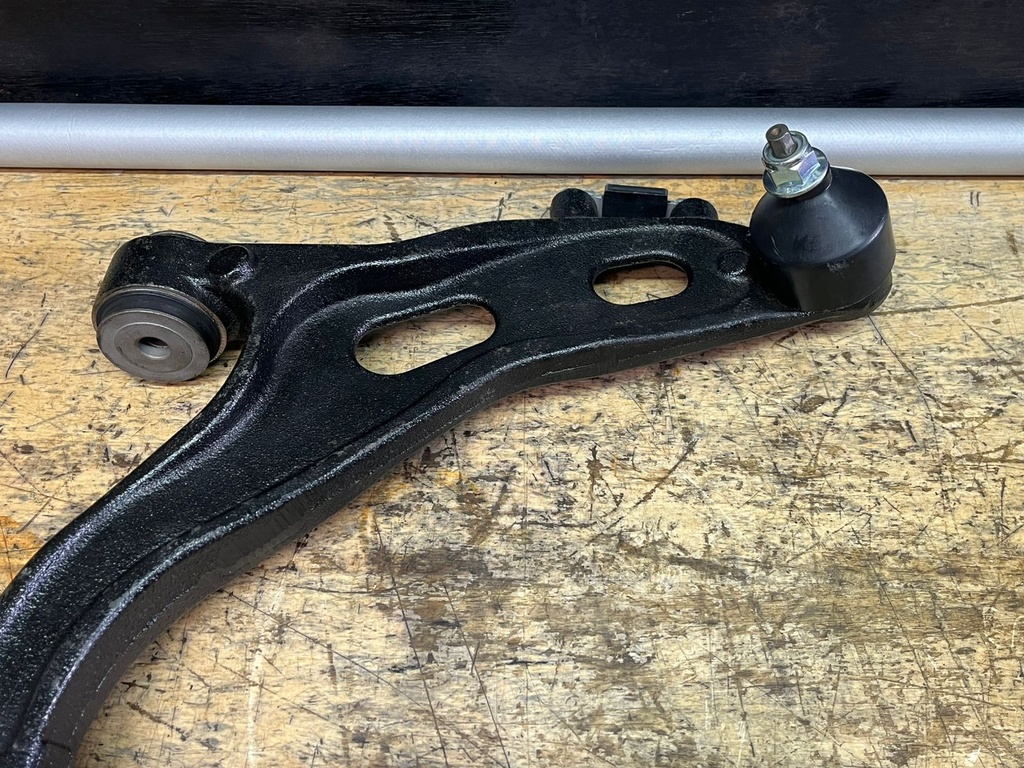 Tijeretas delanteras inferiores para Ford Freestyle 2005-2007