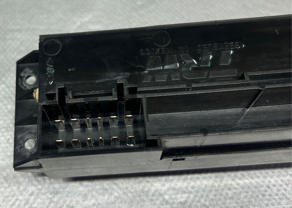 Botonera principal para Chevrolet / GMC / Silverado / Tahoe / Avalanche / Suburban 2000 al 2002 / Sierra 1999 al 2002 (usado)