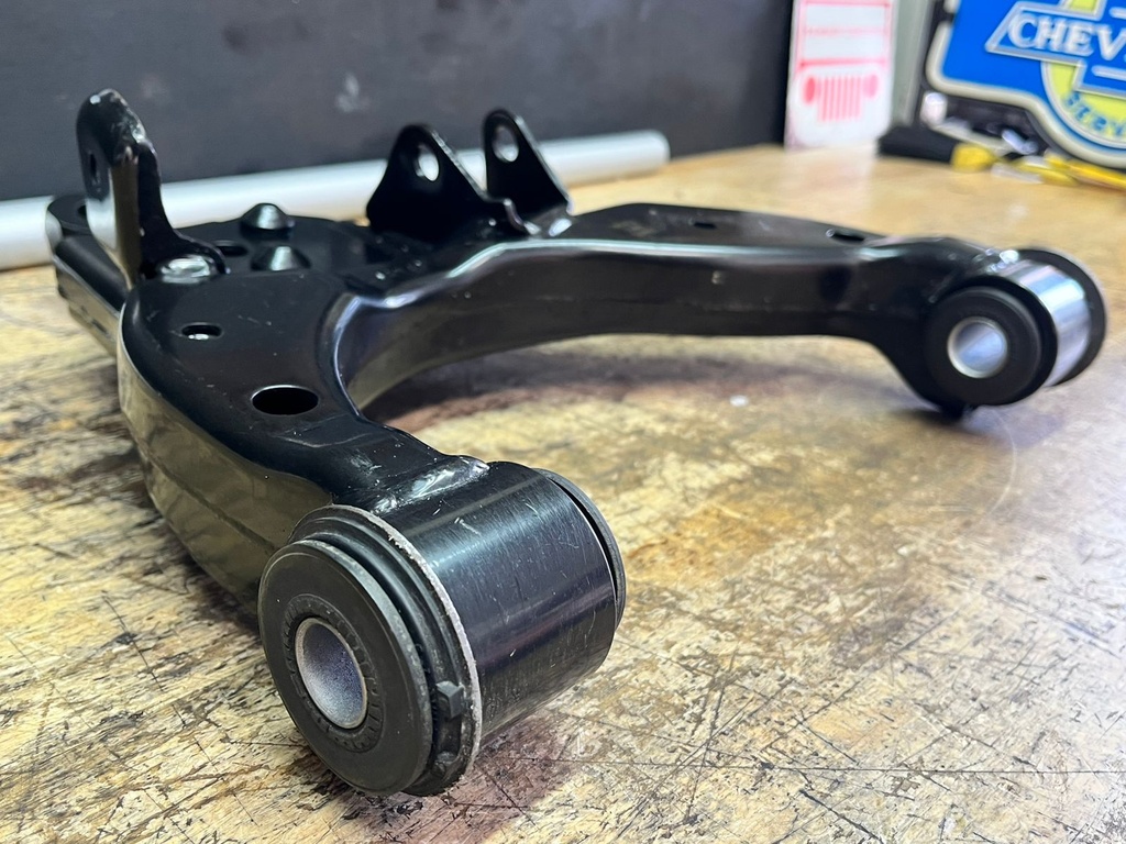 Tijereta Inferior Izquierda para Toyota Tacoma 4WD 2.4L / 2.7L / 3.4L 1995-2004.