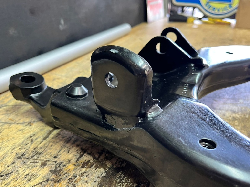 Tijereta Inferior Izquierda para Toyota Tacoma 4WD 2.4L / 2.7L / 3.4L 1995-2004.