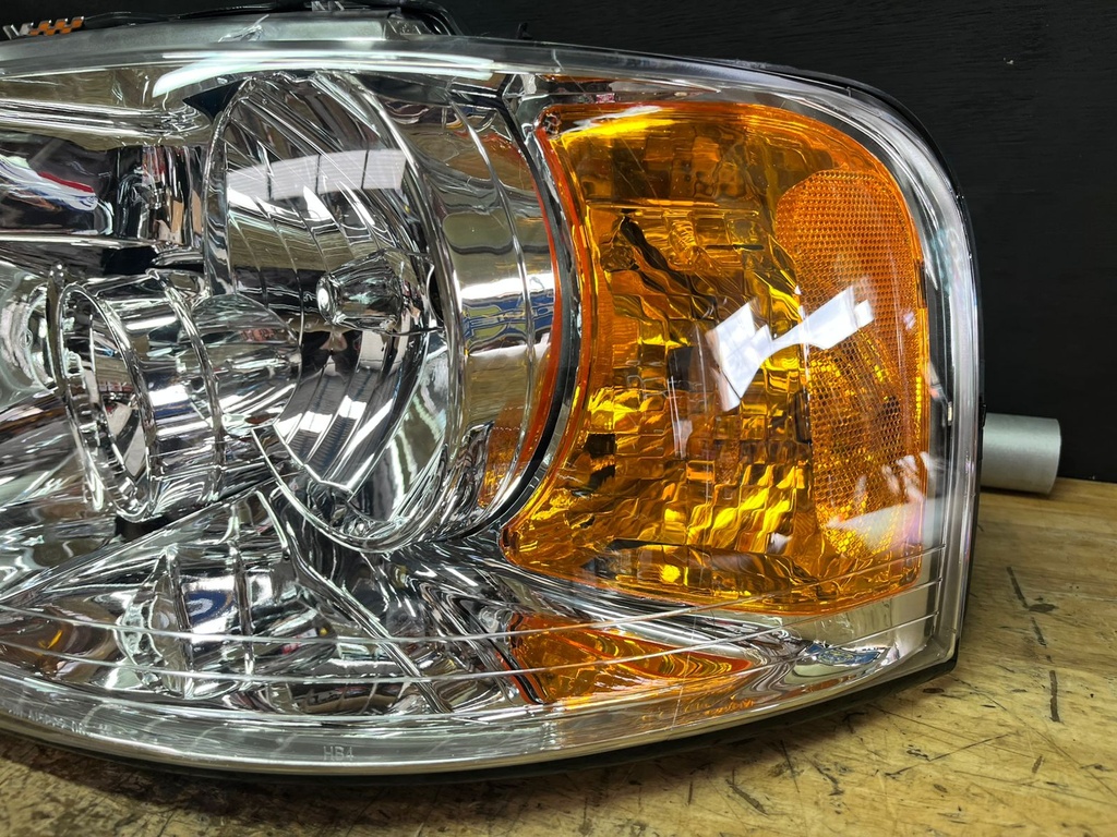 Luces Delanteras Ford Expedition 2003-2006.