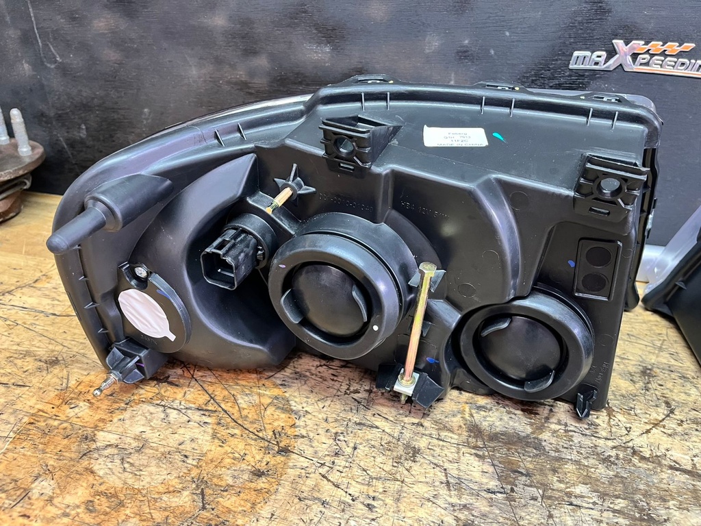Luces Delanteras Ford Expedition 2003-2006.