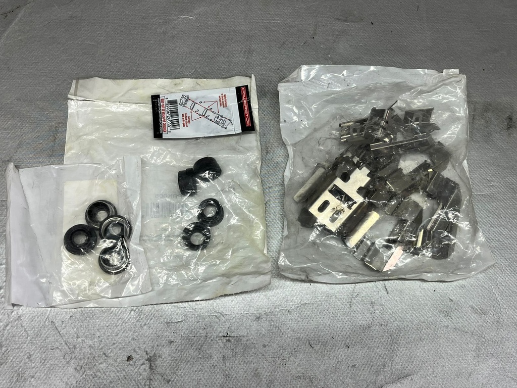 Pastillas Traseras de fibra carbón / cerámica CHevrolet Silverado 1500 1999-2006 / Tahoe 2000-2002 / Astro 2003-2005 / GMC Sierra 1500 1999-2006 / Yukon 2000-2002.