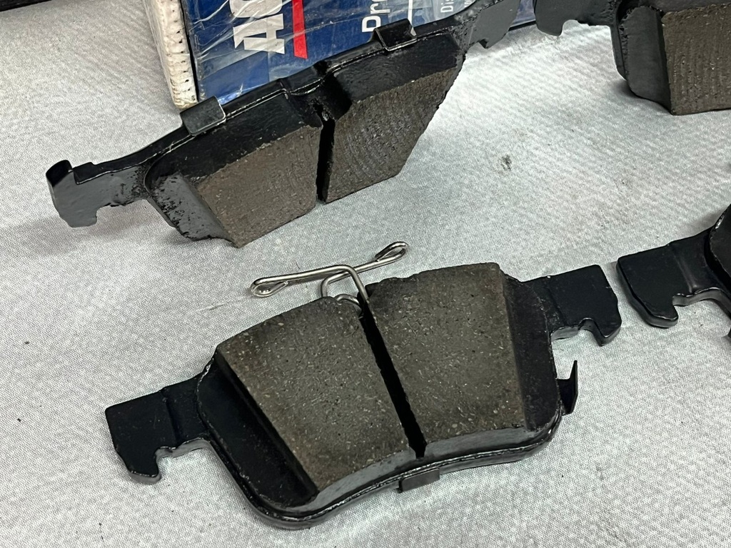 Pastillas Traseras Cerámicas para Ford Escape 2017-2019 / Edge 2015-2023 / Fusion 2013-2020.