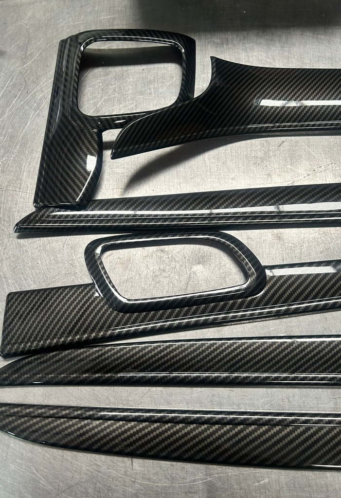 MOLDURAS PARA DASH EN FIBRA DE CARBONO JEEP GRAN CHEROKEE WK2 2011+