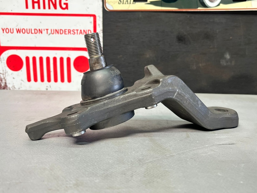 Rótula delantera inferior derecha Toyota 4Runner 1996-2002 / Tundra 2000-2002 / Sequoia 2001-2002.
