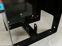 Caja de almacenaje universal para latas de gas combustible de 5 galones.