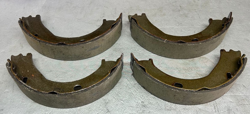 Zapatas de freno de mano para Chevrolet 1999 al 2009 / Dodge Ram 2500 / 3500 2001 al 2005 / Ford 1999 al 2006 / GMC 1999 al 2010
