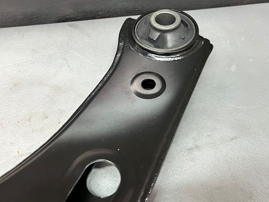 Tijereta Inferior Izquierda Subaru Forester 2014-2018.