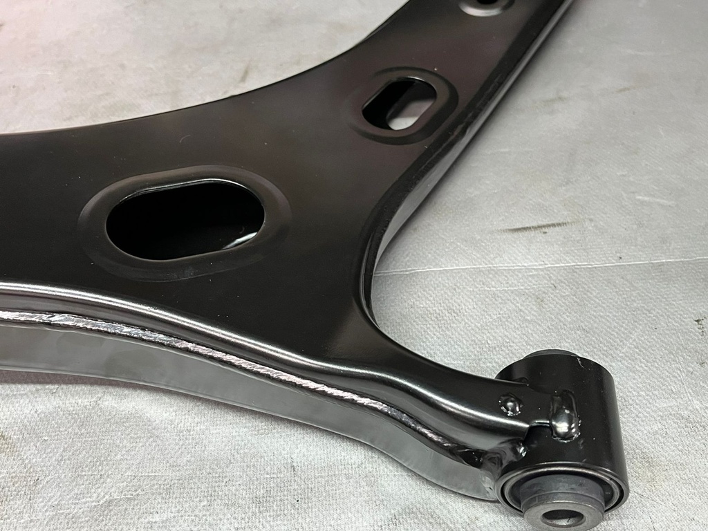 Tijereta Inferior Izquierda Subaru Forester 2014-2018.