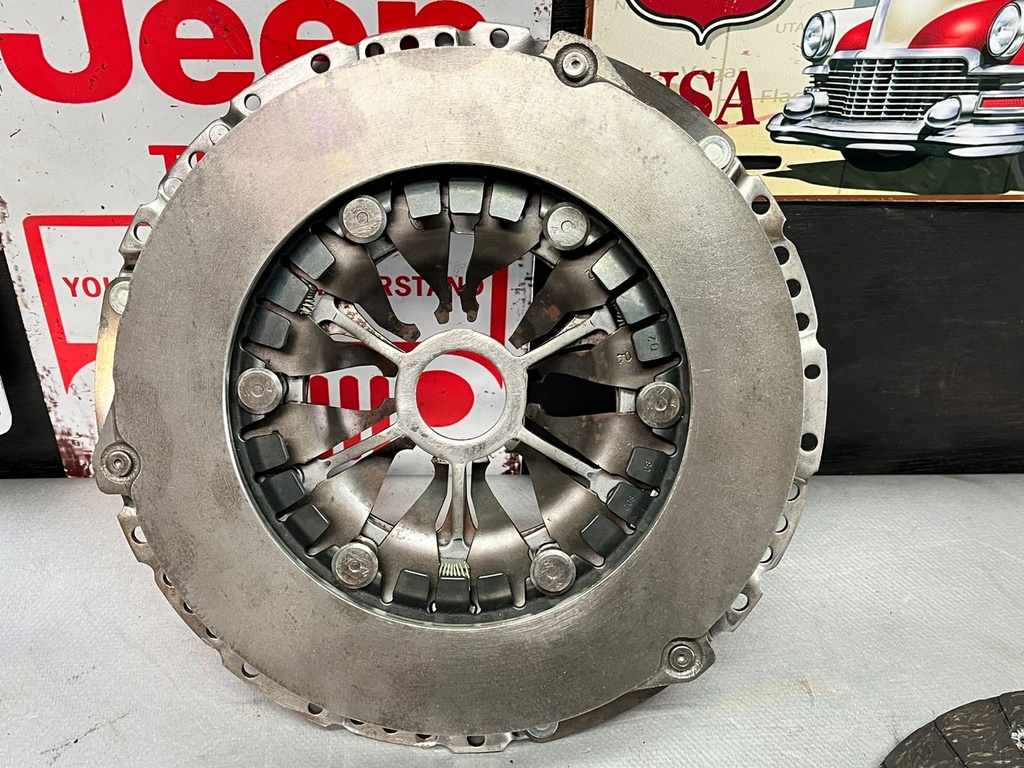 Kit de Clutch para Volkswagen 1.9L / 2.5L Jetta 2005-2010 / Golf 2.5L 2010-2011 / Rabbit 2.5L 2006-2009 / Beetle 2.5L 2006-2010.