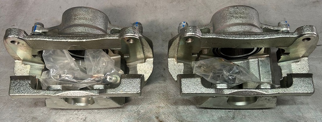 Calipers delanteros para Lexus RX330 2004 al 2006 / RX350 2007 al 2009 / RX400H 2006 al 2008 / Toyota Highlander 2006 al 2007