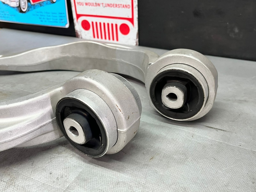 Brazos de control delanteros inferiores traseros Audi A4 2010-2016 / A5 2010-2017 / Q5 2010-2017 / RS5 2013-2015 / S5 2010-2017 / Porsche Macan 2015-2024.