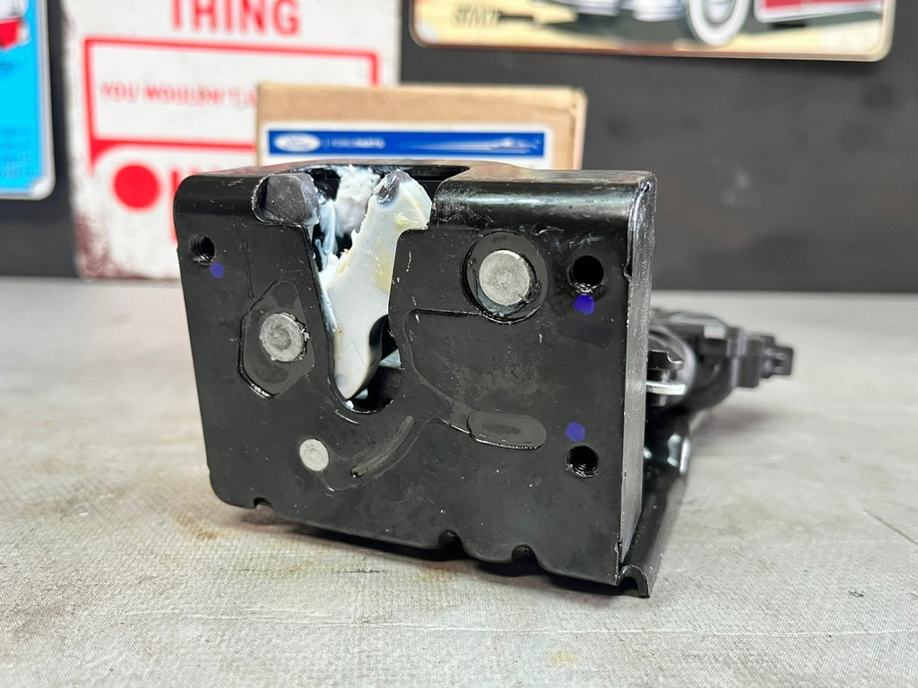 Cerradura de Compuerta Ford Escape 2008-2012 / Mercury Mariner 2008-2011.