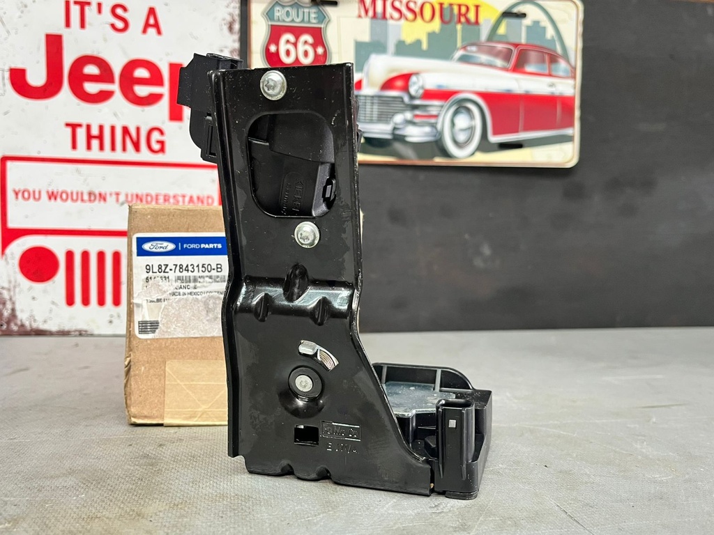 Cerradura de Compuerta Ford Escape 2008-2012 / Mercury Mariner 2008-2011.