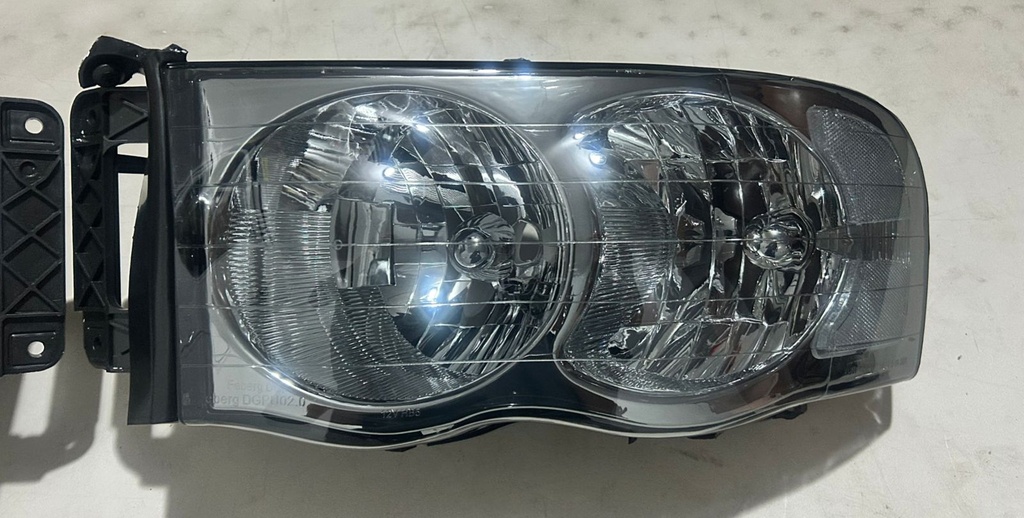 Luces delanteras ahumadas para Ram 1500 2002 al 2005 / 2500 / 3500 2003 al 2015