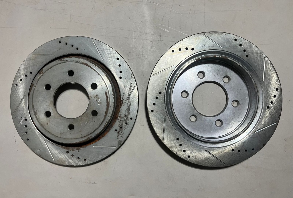 Discos Traseros Perforados Ford F150 2015-2017. (Para sistema de freno de estacionamiento electrónico)