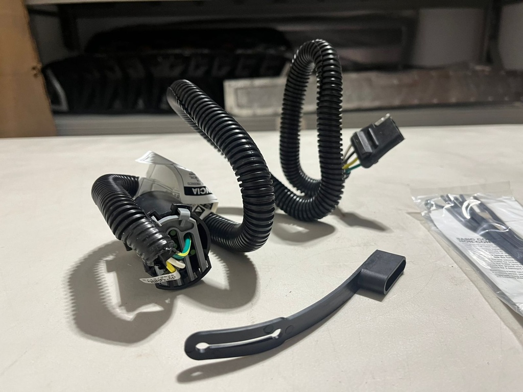 Arnés de cableado de remolque con salida de 4 pines Silverado 2000-2017 / F150 1997-2017 / F250 / F350 1999-2017 / Ram 2011-2017 / Tundra 2010-2017.