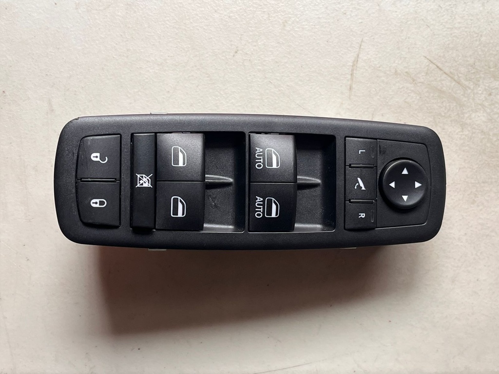 Botonera Principal MOPAR para Ram 2019-2024.