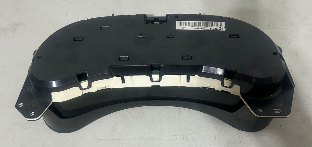 Cluster para Chevrolet / GMC Avalanche / Silverado / Sierra / Suburban / Tahoe / Yukon 2003 al 2005 ( usado )