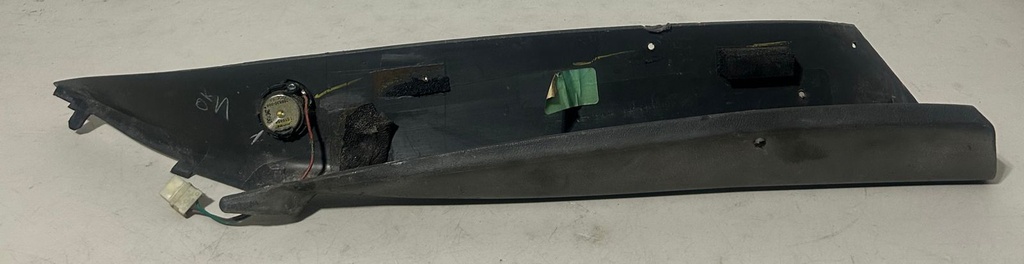 Moldura de pilar izquierdo para Chevrolet / GMC Sierra / Silverado 1500 / Tahoe / Suburban / Yukon 1999 al 2006 / Avalanche 2002 al 2006 ( Usado )