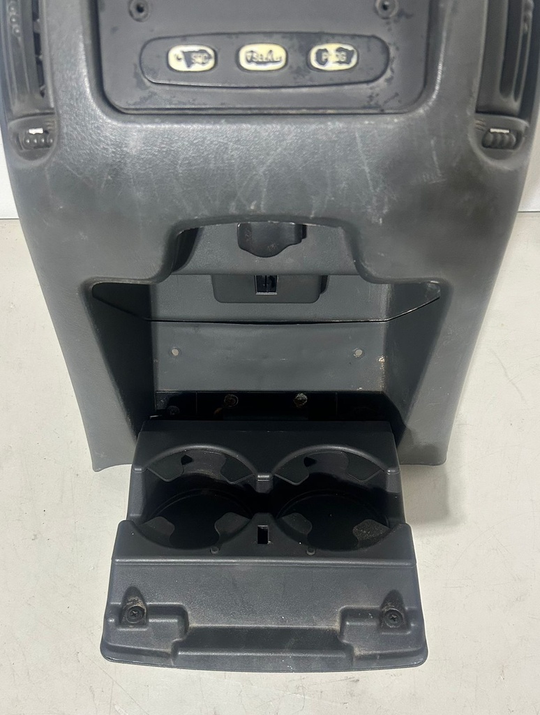 Consola central trasera para Chevrolet / GMC Avalanche / Suburban / Tahoe / Yukon / Sierra / Silverado 2003 al 2006 ( usado )