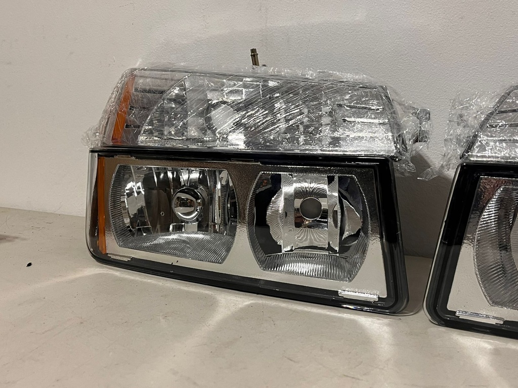 Luces Delanteras para Chevrolet Avalanche 2002-2006. (2003-2006 VERSÍON MEXICANA)