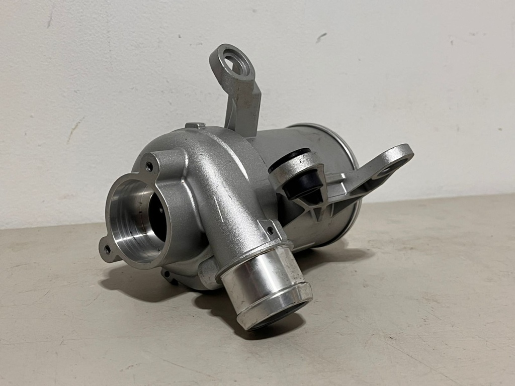 Bomba de agua para Mercedes Benz CLS260 / C180 / C200 / C300 / E200 / E260 / E300 / GLC200 / GLC300 / SLC200 / SLC260 / SLC300 2011-2017.