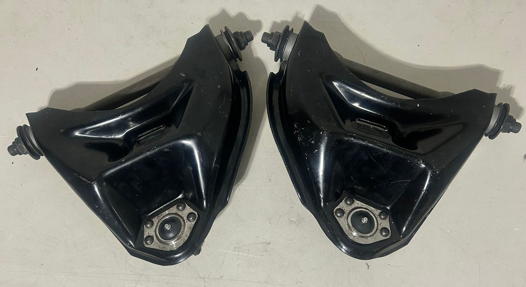 Tijeretas superiores para Chevrolet / GMC ( 4X2 ) Blazer 1995 al 2005 / El camino 1978 a 1987 / Malibu 1978 a 1983 / S10 1982 al 2003 / Monte carlo 1978 a 1988 / Jimmy 1992 al 2001 / Sonoma 1991 al 2003